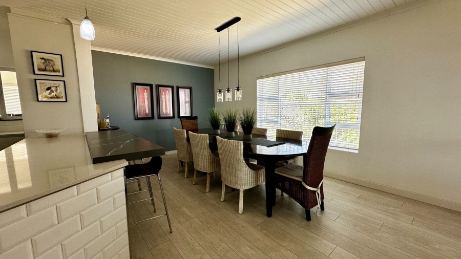 5 Bedroom Property for Sale in Rooi Els Western Cape